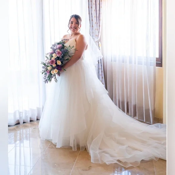 Elegant White Wedding Dress - Picture 3 of 10